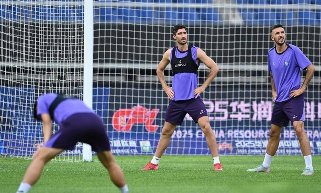 YY体育- 今晨体能课后，阿根廷国家队再遭质疑备战葡超，质疑声四起，轮换策略被讨论
