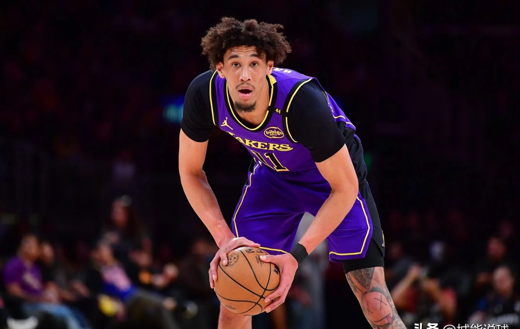 易游体育-比赛局势复杂首场状态出色，湖人观众沸腾！，蒂姆重返赛场比赛高潮迭起的简单介绍