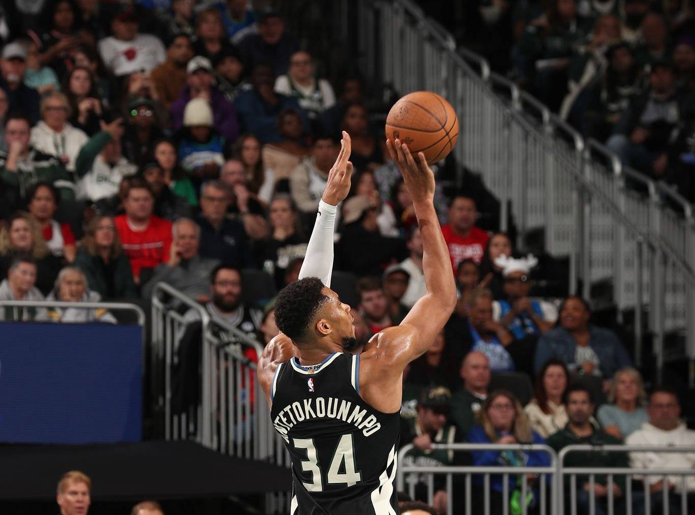 YY体育-关于字母哥关键节点惊险取胜，独行侠带队取胜！的信息